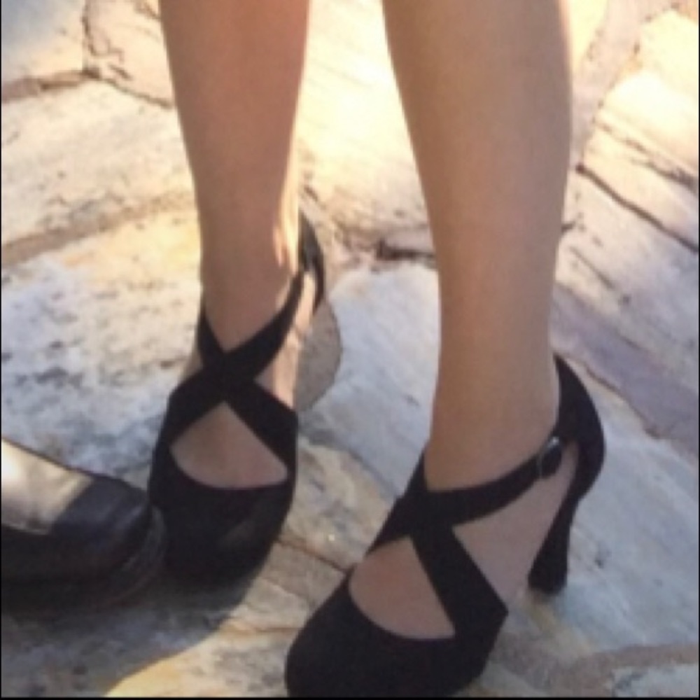 Size 8.5 black heels